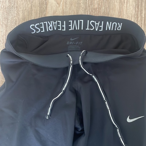 Nike dry fit cropped leggings - Picture 2 of 3